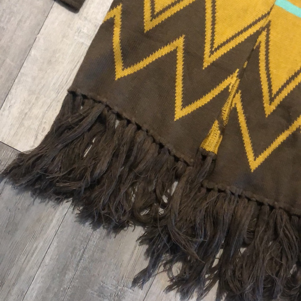 Women’s long fringe Aztec sweater cardigan - Picture 2 of 6
